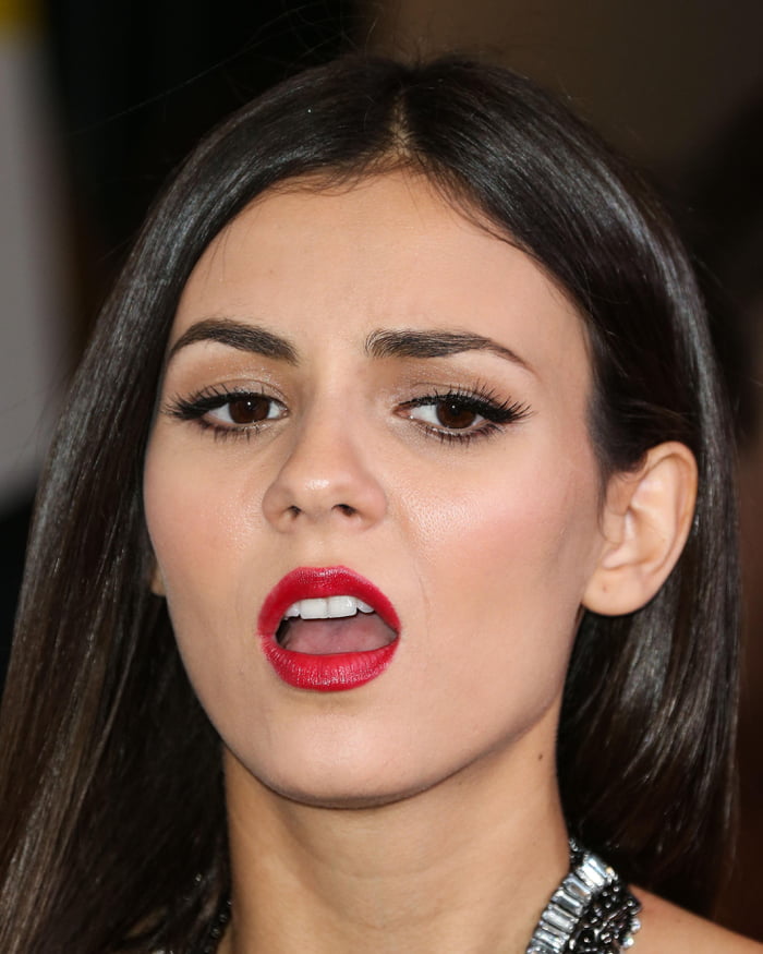 Victoria Justice Face Shot Gag