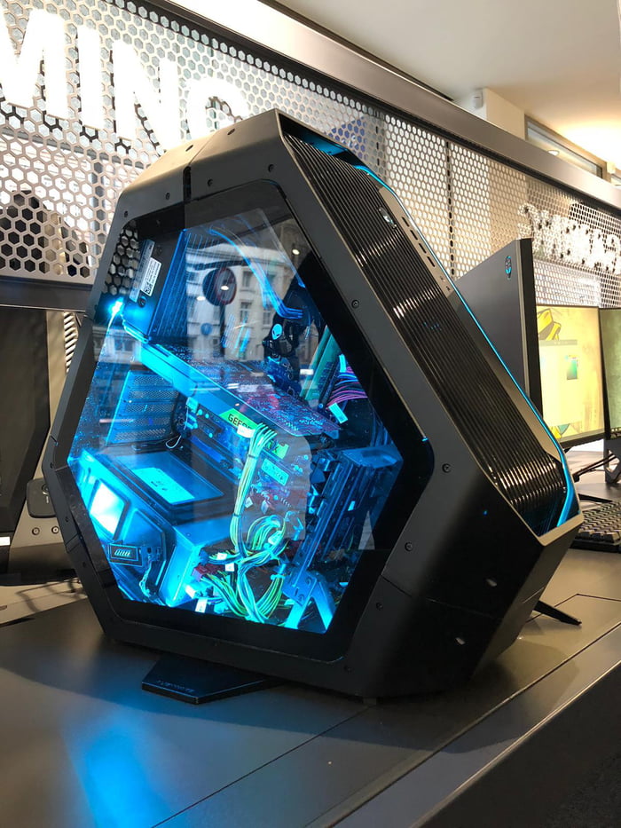 ExtremePCUK put a Plexiglass side panel on an Area 51 Alienware case ...