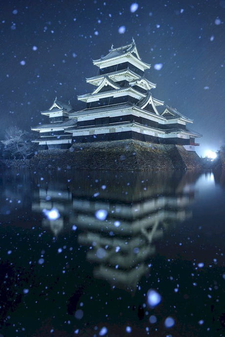 'Matsumoto Castle' in Japan looks magical in the snow! 1