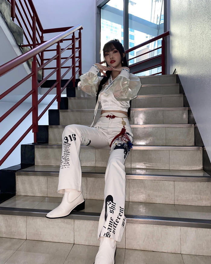 Photo : Yuju Instagram Update