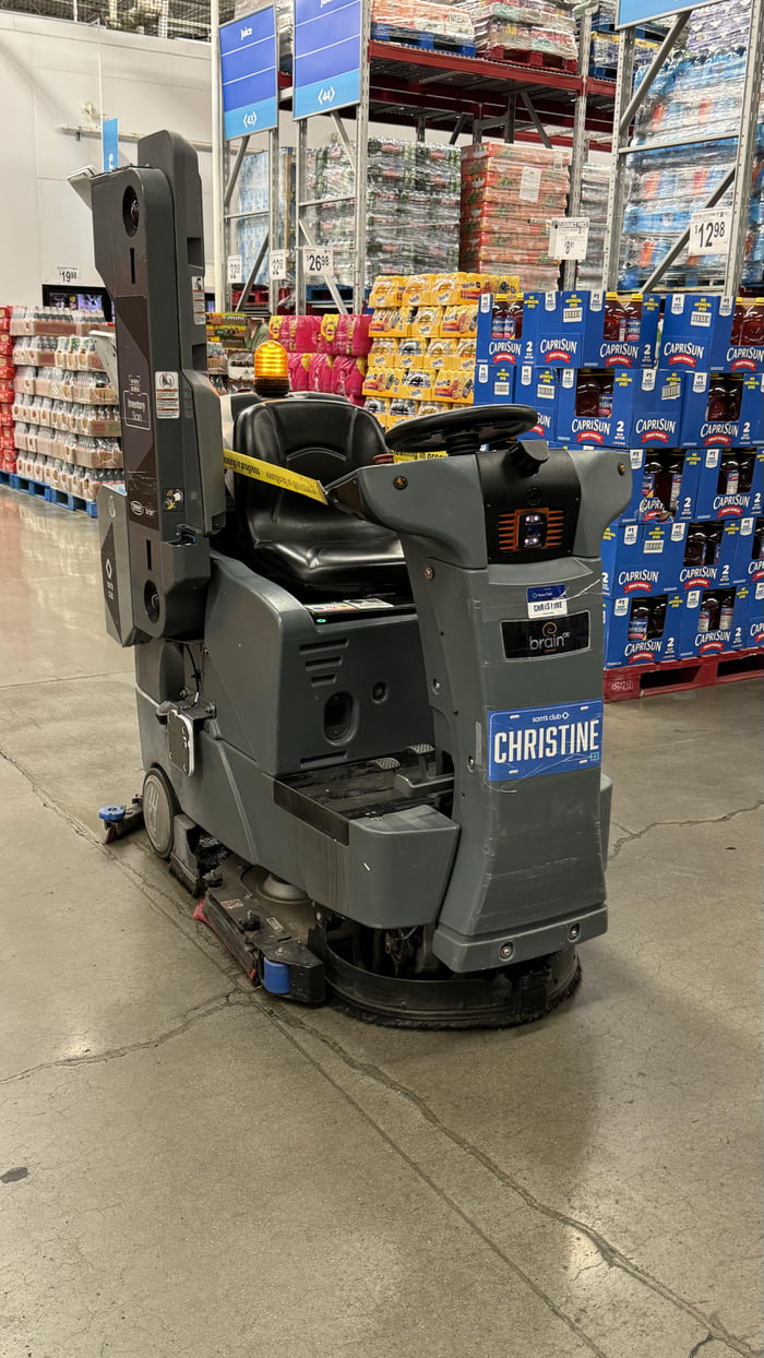 The “license plate” on this Sam’s Club automatous robot - 9GAG