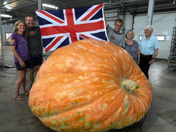 New unofficial world record giant pumpkin 2907lbs dmg ian and stuart