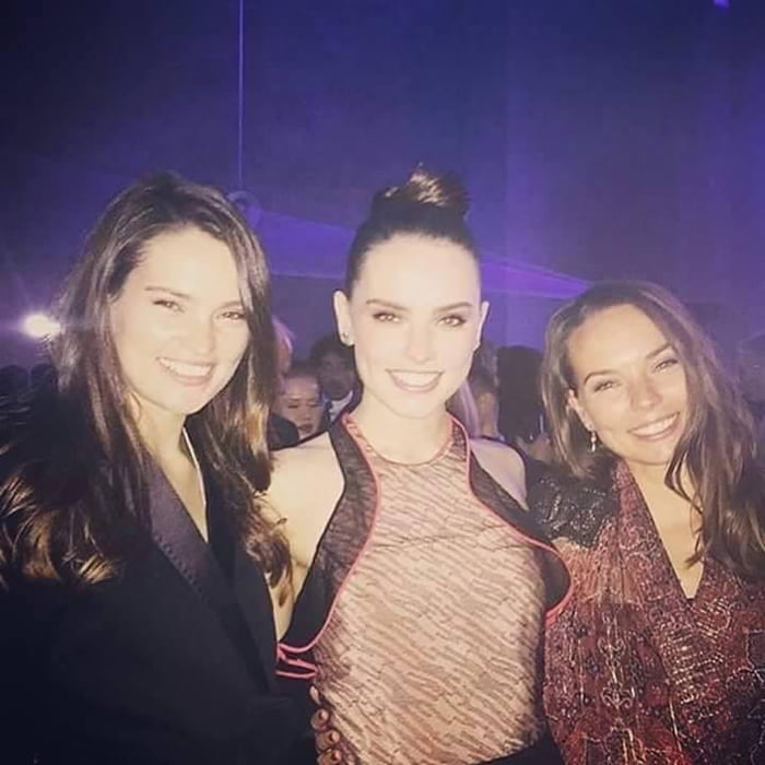 Daisy Ridley (Rey from Star Wars) with her sisters Kika Rose and Poppy Sophia