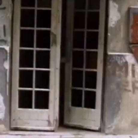 Crossing the street in Sarajevo 1994