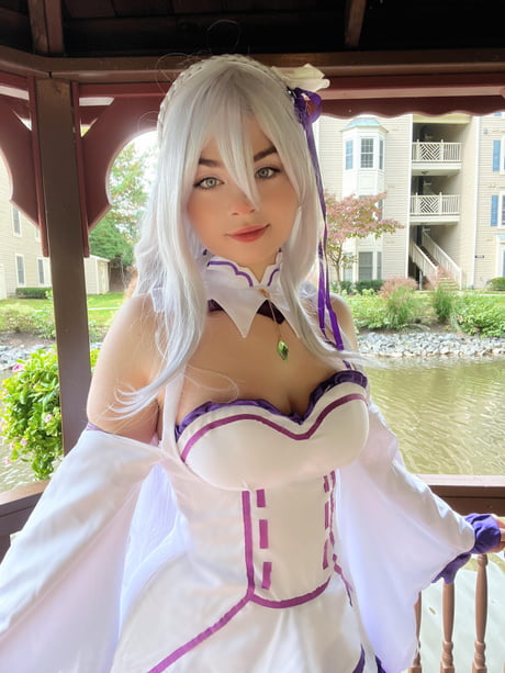 Emilia cosplay Re Zero 9GAG