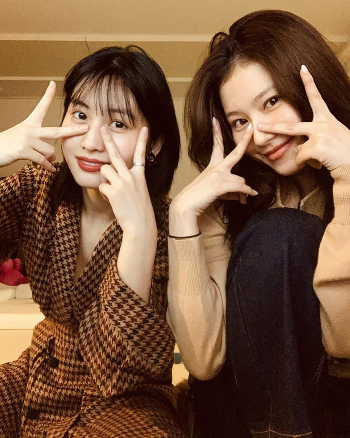 Photo : Momo and Sana