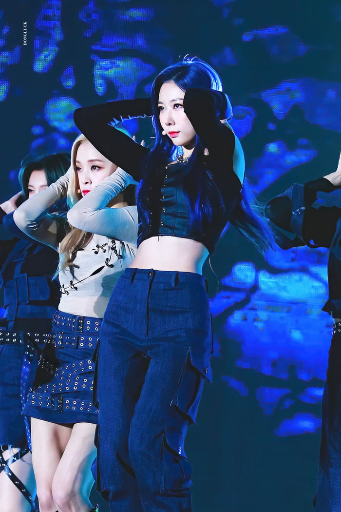 Photo : Beautiful blue Handong! (ft Gahyeon and Dami)