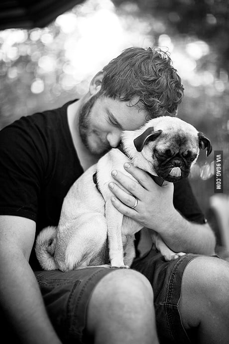 Doing a better puppy face than your dog (Chris Pratt) - 9GAG