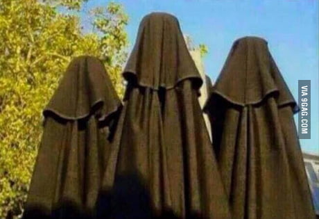 I Spent 30 Minutes Talking To Them To Learn More About Their Culture Until The Barman Told Me They Were Umbrellas 9gag