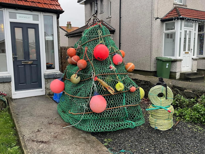 Fisherman's Christmas tree on the Isle of Man 9GAG