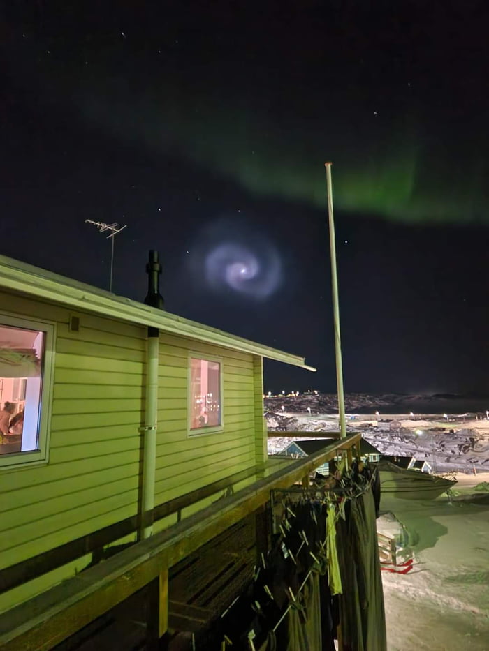 Strange anomaly was seen last night at Greenland, does anyone have an