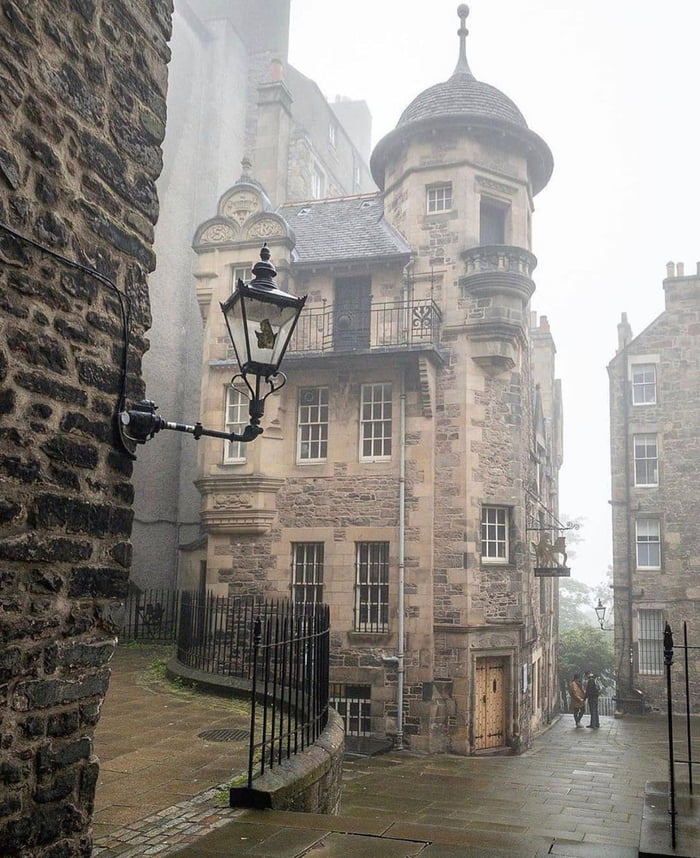 Misty mornings in Edinburgh, Scotland - 9GAG