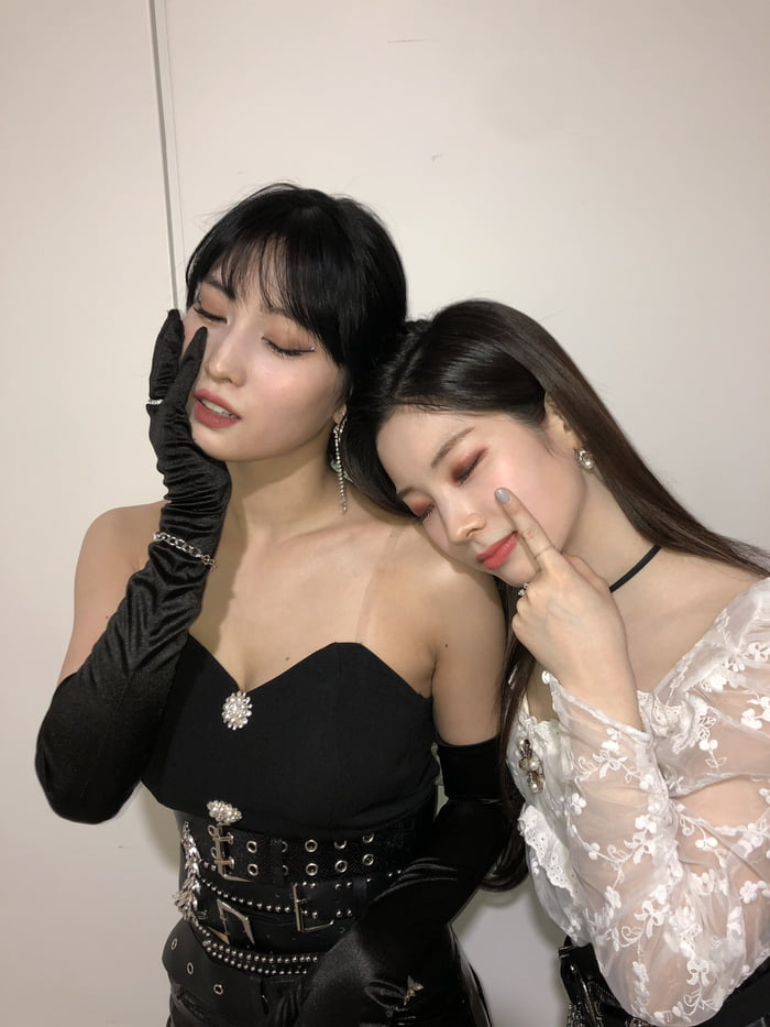 Photo : Momo & Dahyun