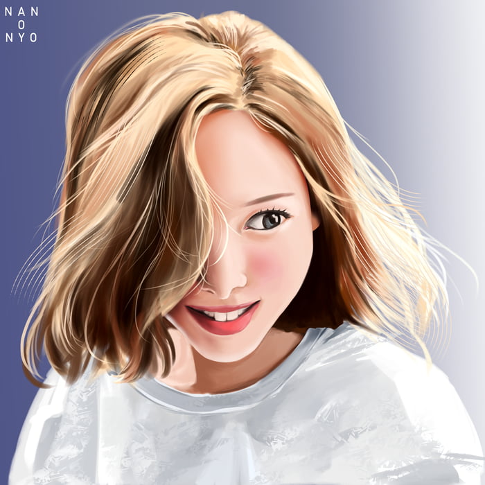 Photo : Nayeon painting