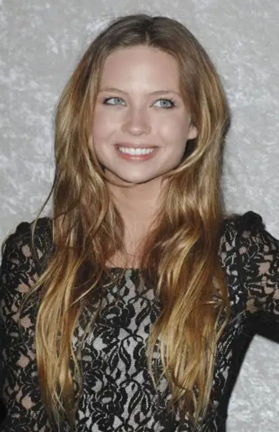 Daveigh Chase,💀2926, everything good in live is made to root