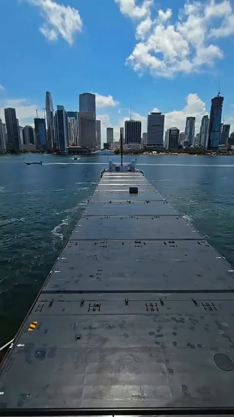 Captain view of miami traffic