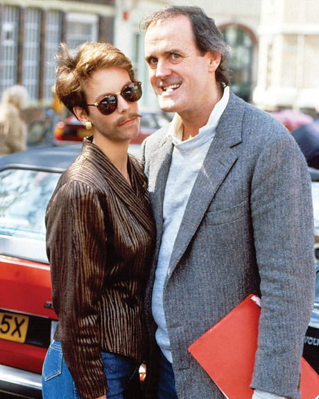 Jamie Lee Curtis And John Cleese Getting Fishy 1980 S 9gag