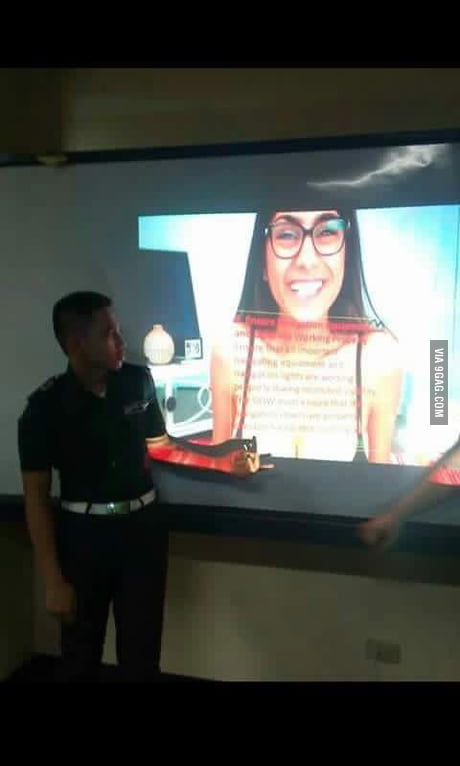 A student use porn star picture to his PowerPoint presentation - 9GAG