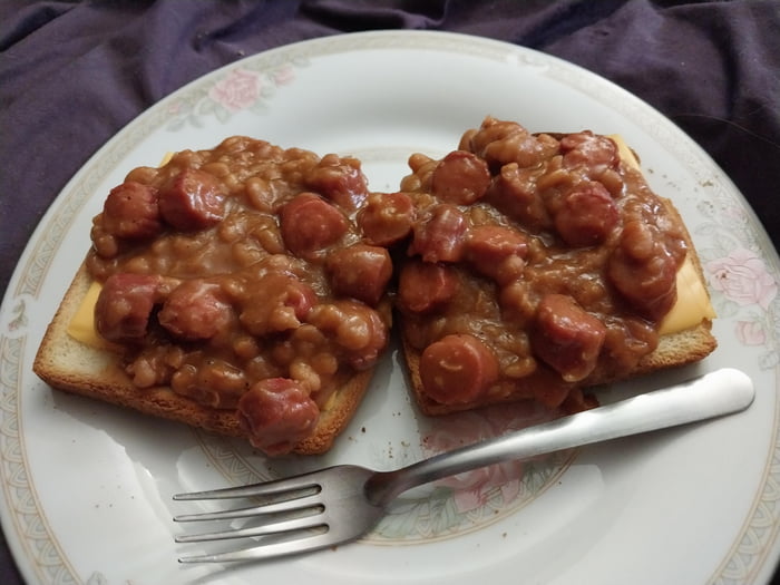 Beanie Weenies On Cheese Toast For A Drunken Breakfast. - 9GAG