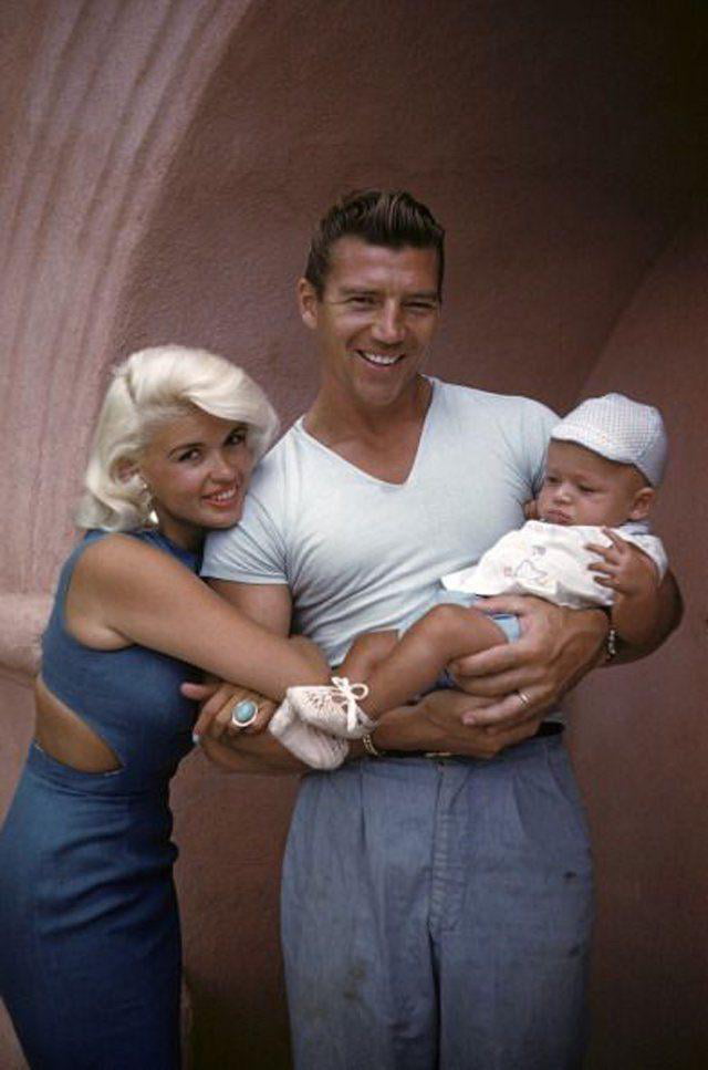 Jayne Mansfield, Mickey Hargitay and their son Miklos Jr, 1950s 9GAG