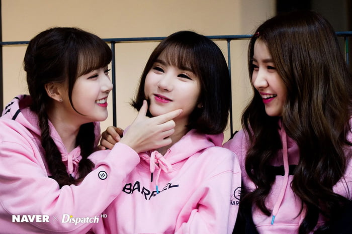 Photo : Sowon, Yerin and their baby Eunha!