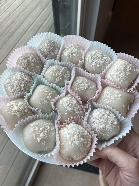 Peanut Filled Coconut Mochi Balls 9gag