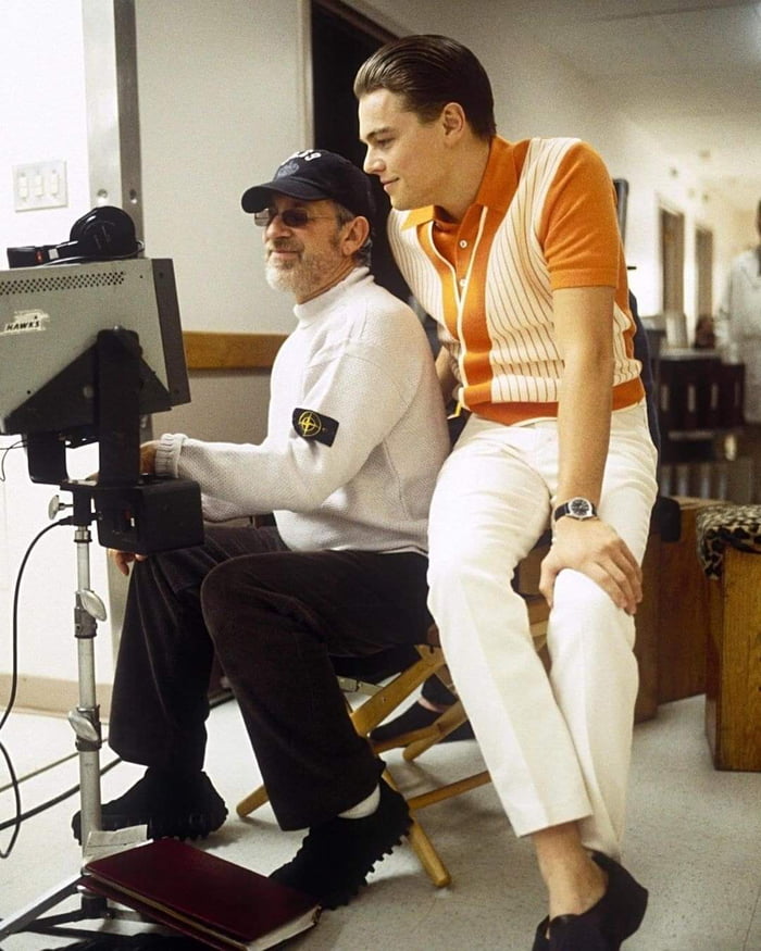 leonardo-dicaprio-and-steven-spielberg-on-the-set-of-catch-me-if-you