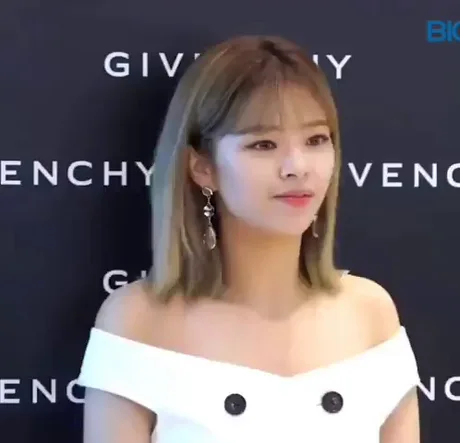 Jeongyeon from head to toe - 9GAG