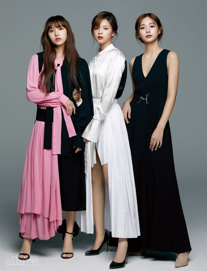 Photo : Elegant Mina, Jeongyeon & Tzuyu