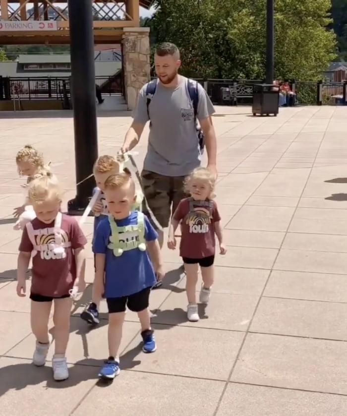 Dad Sparks Online Debate After Using Leash On His Quintuplets - 9GAG