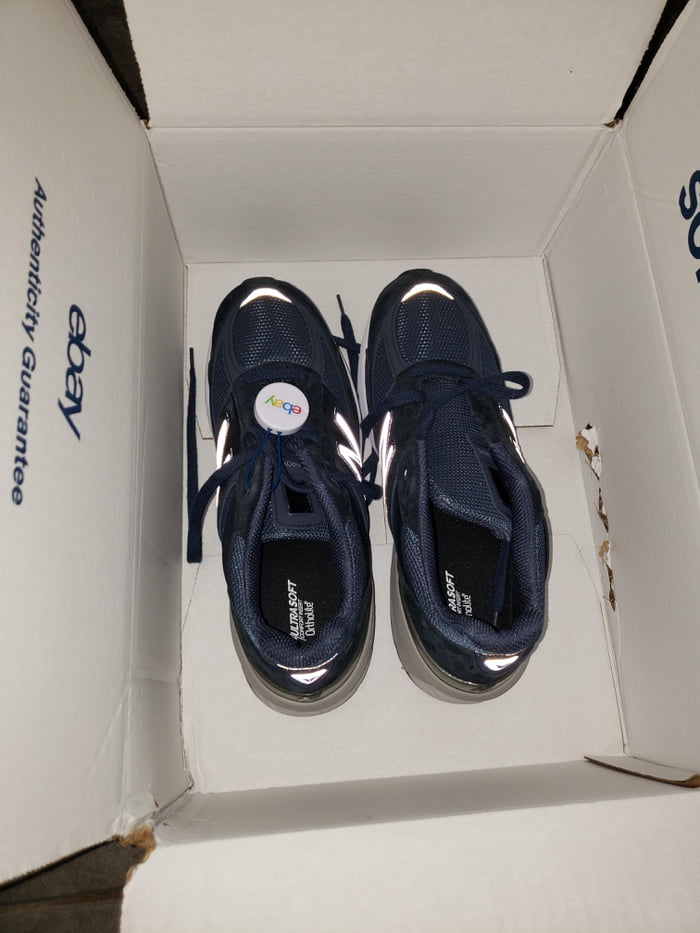 Ordered shoes on ebay and received 2 right shoes 9GAG