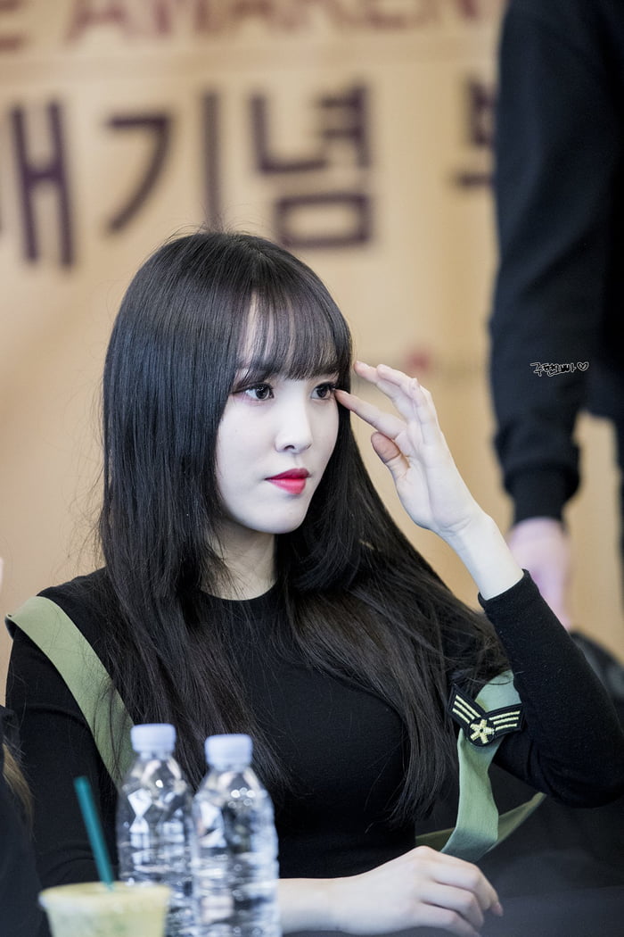 Photo : Yuju in black!