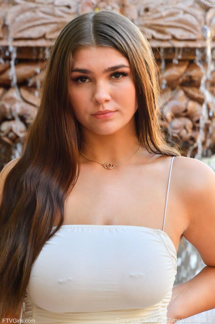 Aria Taylor And Yes She Does 9GAG aria-taylor-and-yes-she-does-9gag