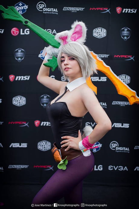 Battle Bunny Riven Cosplay