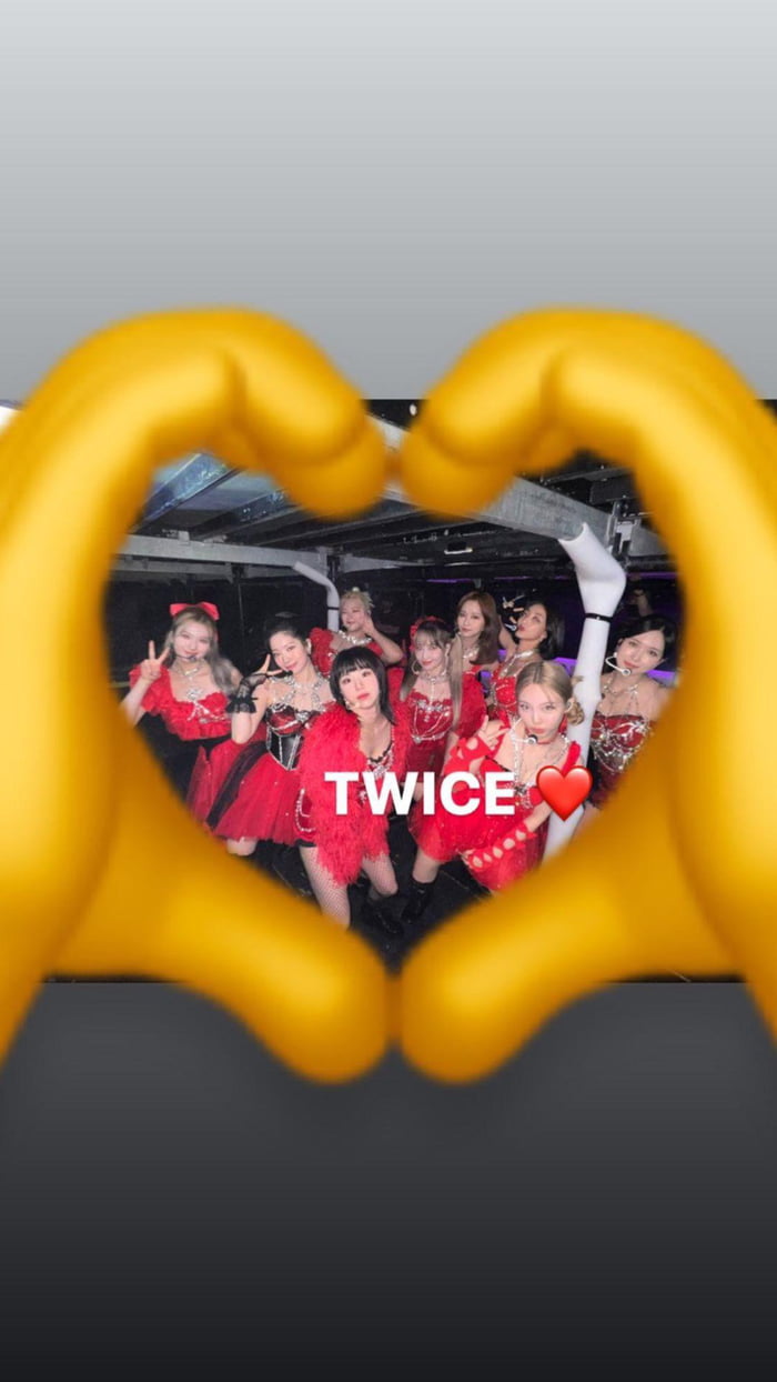 Photo : Mina Instagram Story Update - Celebrating their contract renewal