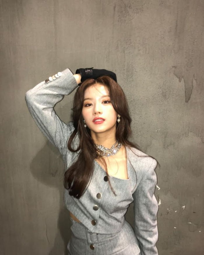 Photo : Stunning Sana