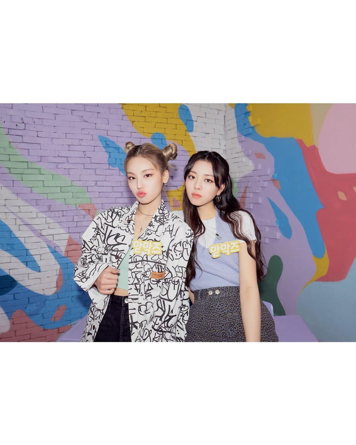 Photo : Yeji & Yuna