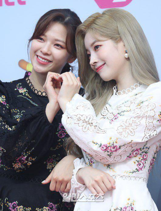 Photo : 190801 Jeongyeon & Dahyun