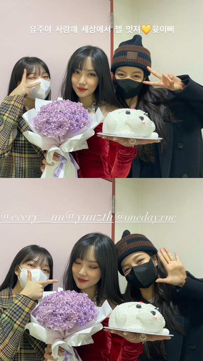 Photo : Yerin Instagram Story with Sowon & Yuju