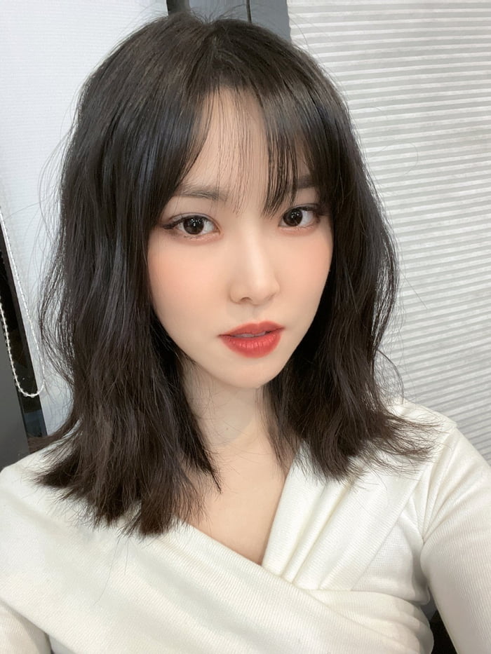 Photo : Yuju Twitter Update (Showterview with Jessi)