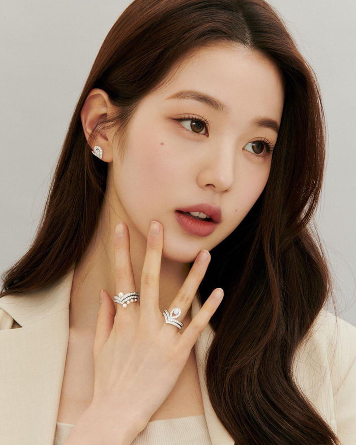 Photo : 220430 Jang Wonyoung is now officially part of Chaumet's Friends of the Maison.