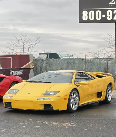 Spotted this beautiful Lamborghini Diablo in Brooklyn, New York. - 9GAG