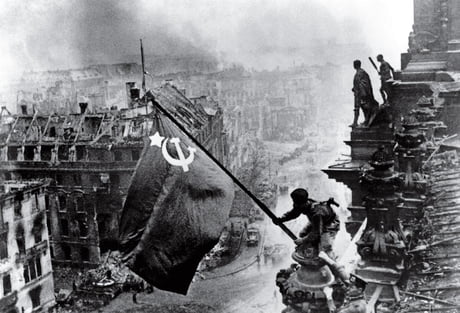 Raising A Soviet Flag Over The Reichstag During The Battle Of Berlin On 2 May 1945 9gag