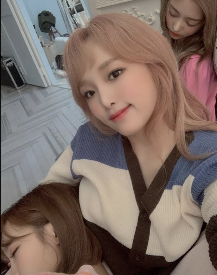 Photo : Yena, Minju and Chaewon