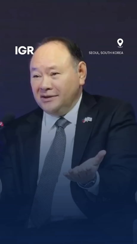 Philippine official was slipped a note by the Chinese to coerce him. Instead he calls out China publicly for their threat, on the spot