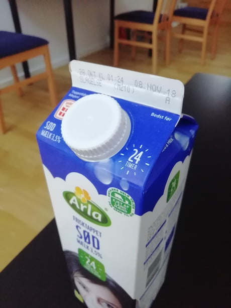 This soy milk carton should say non è latte, but they replaced the second T  with a drop of milk. - 9GAG