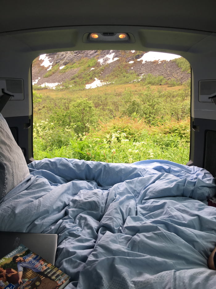 Sleeping in a Volvo xc90 9GAG