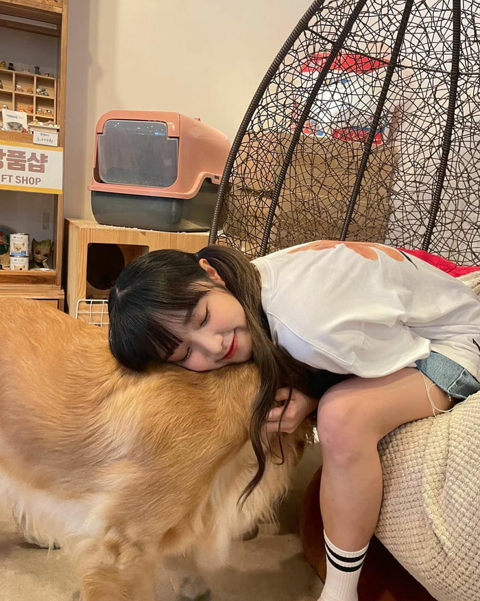Photo : Yena and doggo