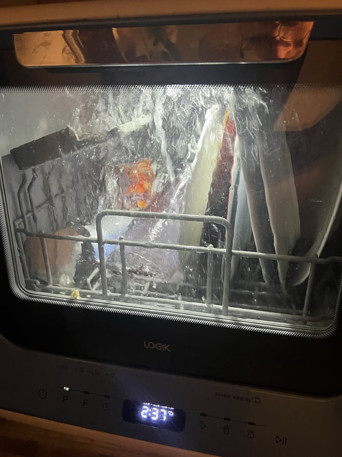 Why don't all dish washers have a window? 9GAG