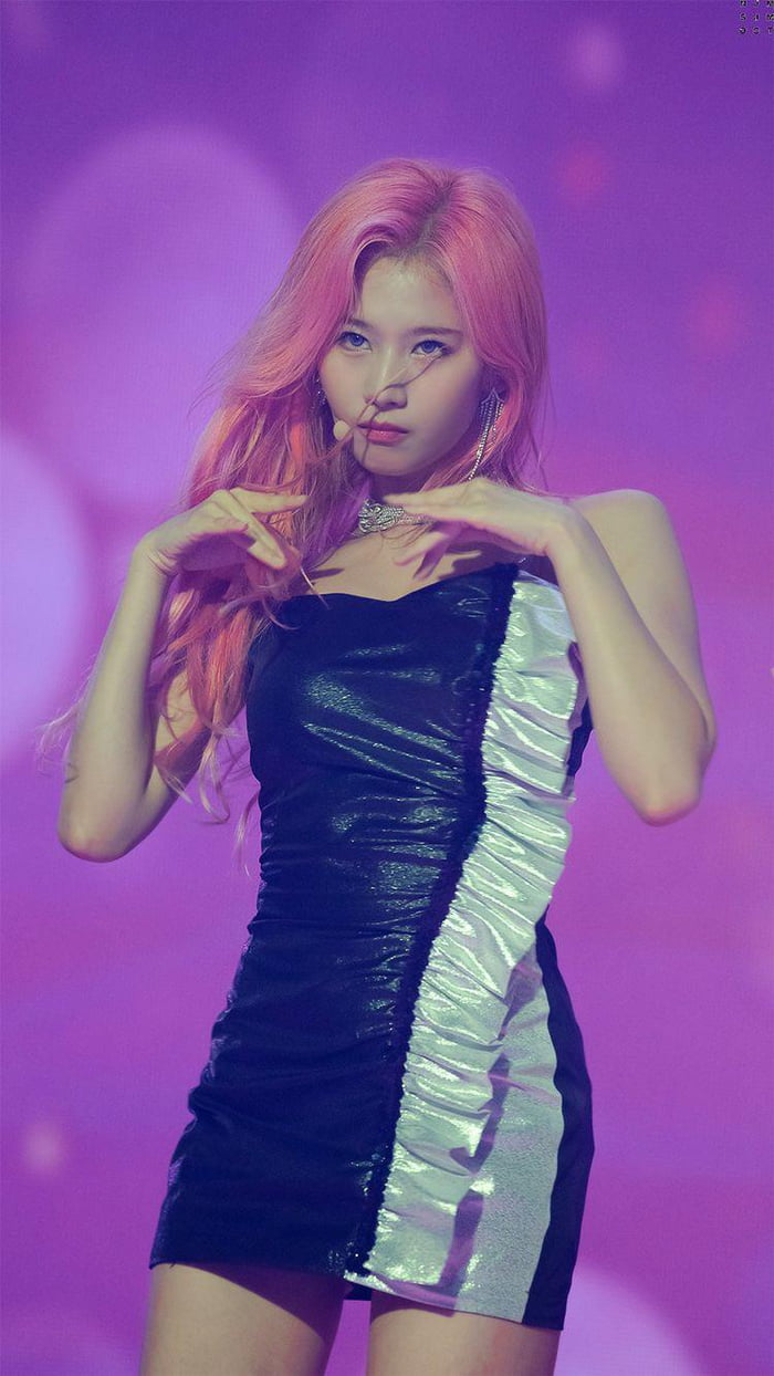 Photo : Breathtaking Sana